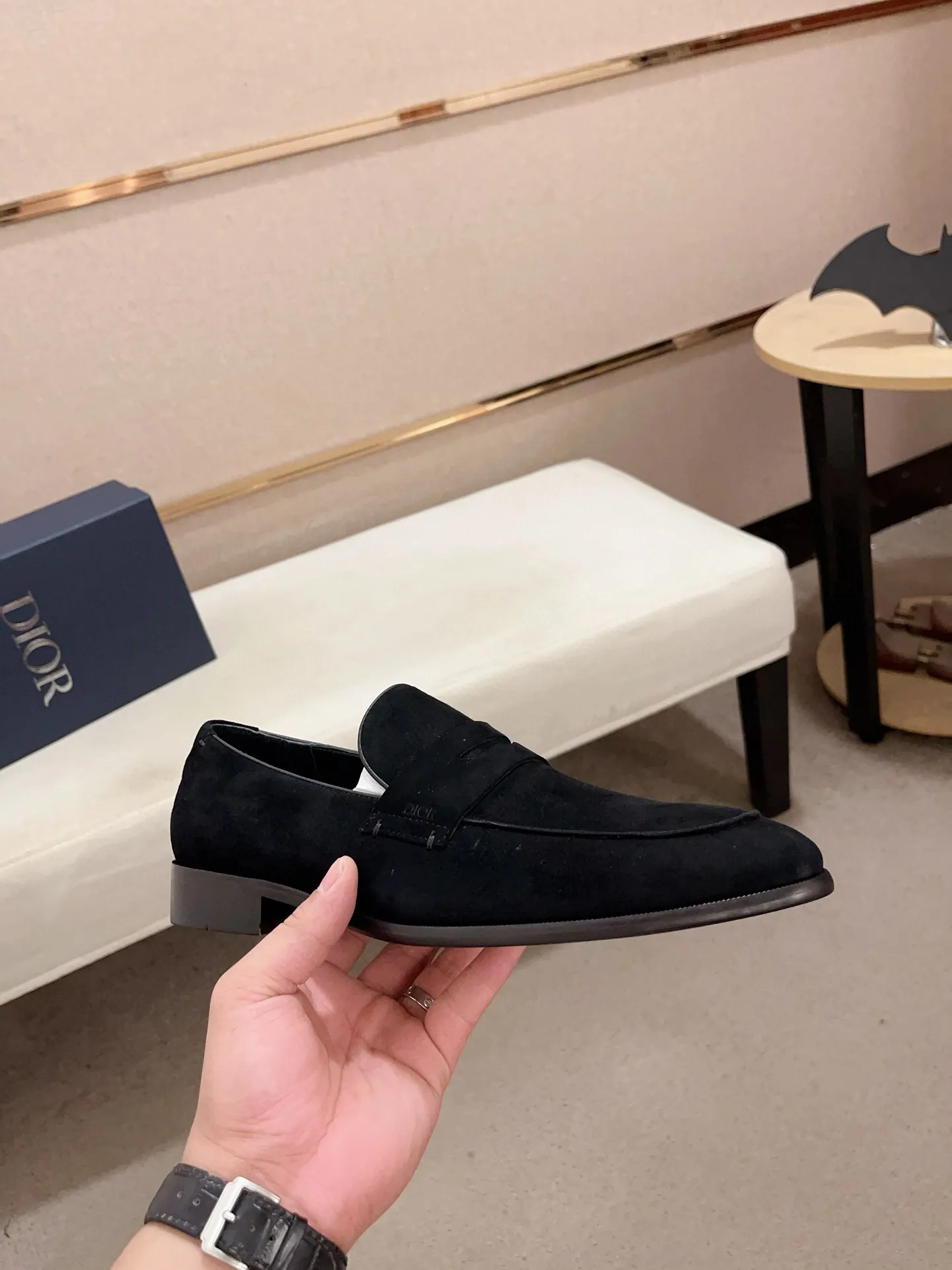 Men's shoes 💰: 540💰 High-end version of Dior Dior's new series. Famous actors and Internet celebrities wear super popular designs. The sculptures of French artist Niki de Saint Phalle are designed as rings. Material: Fabric: Imported original material. Foot: cowhide. Outsole: Rubber outsole. Men's shoe size: 38~44. Can be customized to size 45.